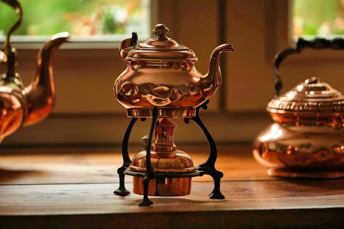 How to Descale an Electric Kettle with Vinegar and Baking Soda